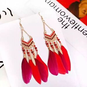 𝅺Red feather earrings